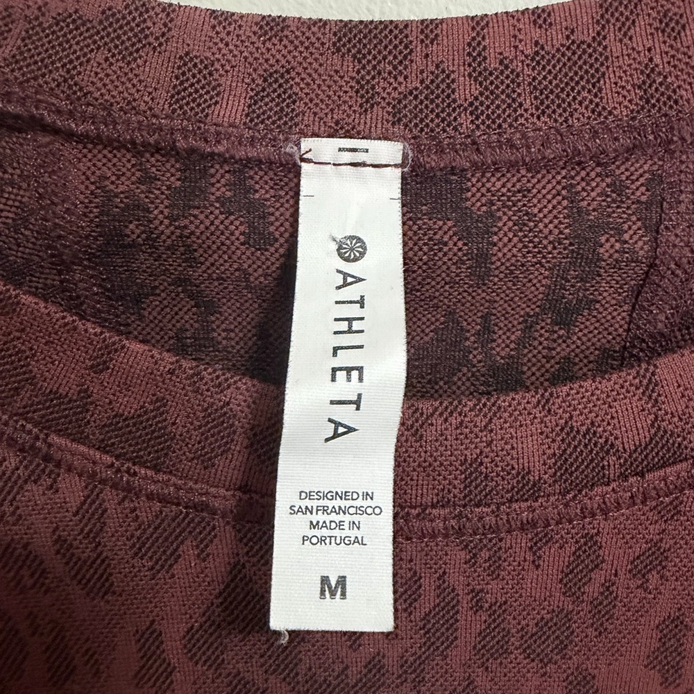 Athleta Momentum Seamless Long Sleeve Top Maroon Leopard Women’s Medium - Picture 3 of 9